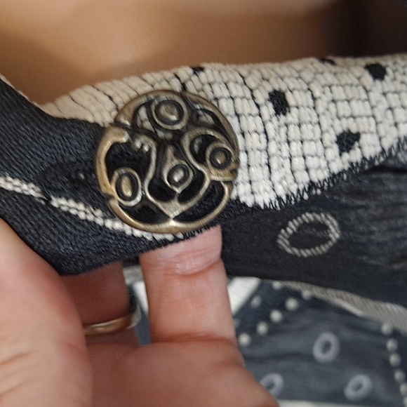 Winding River Reversible Tapestry Jacket Blazer with Tan & Black Abstract Design - Picture 4 of 7